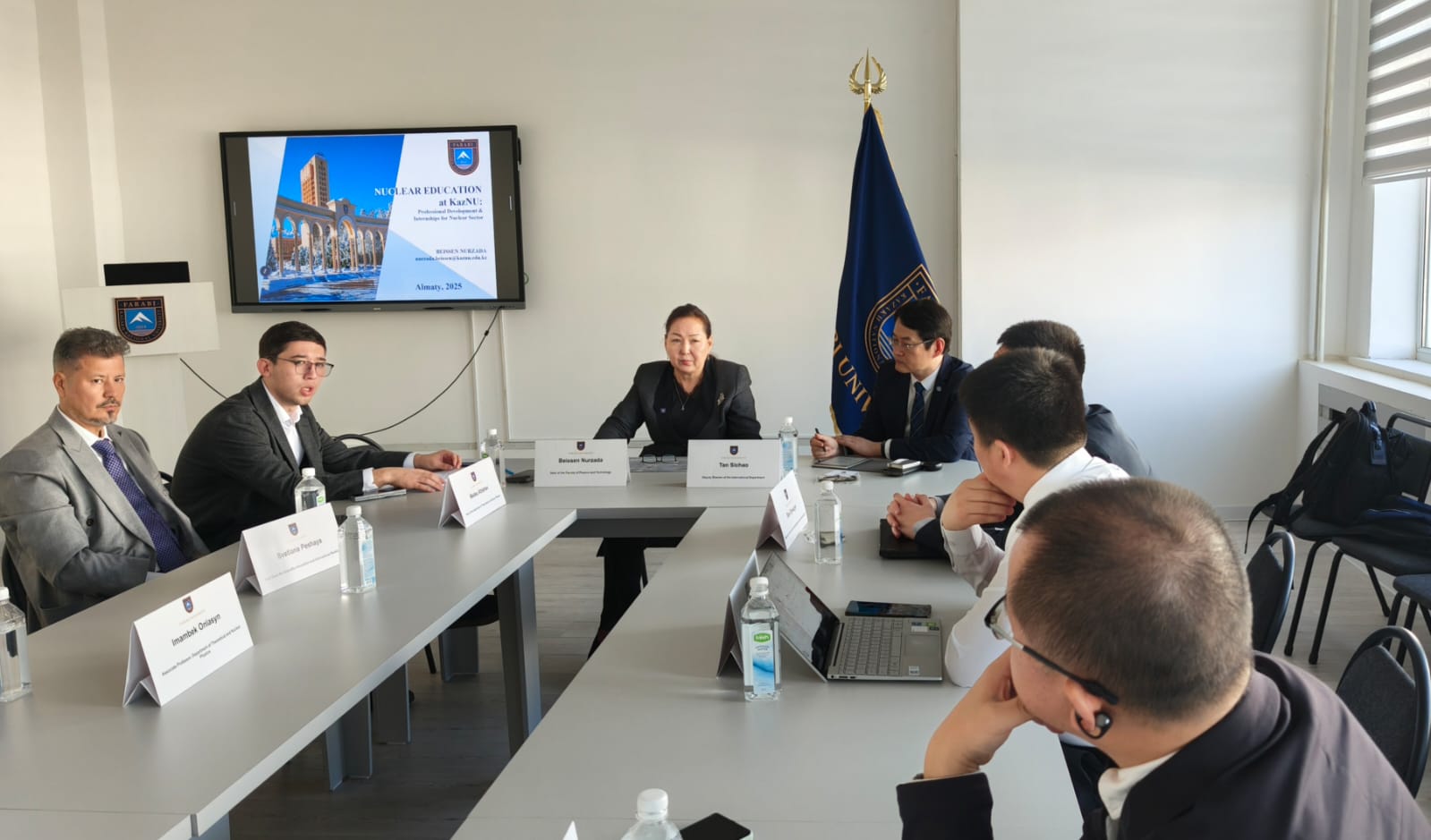 Встреча делегации Харбинского инженерного университета на физико-техническом факультете КазНУ имени аль-Фараби. ЦУР 4 и ЦУР 7